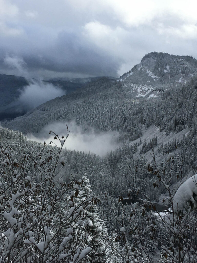 e had a brief peek at the snow-draped valley below us.