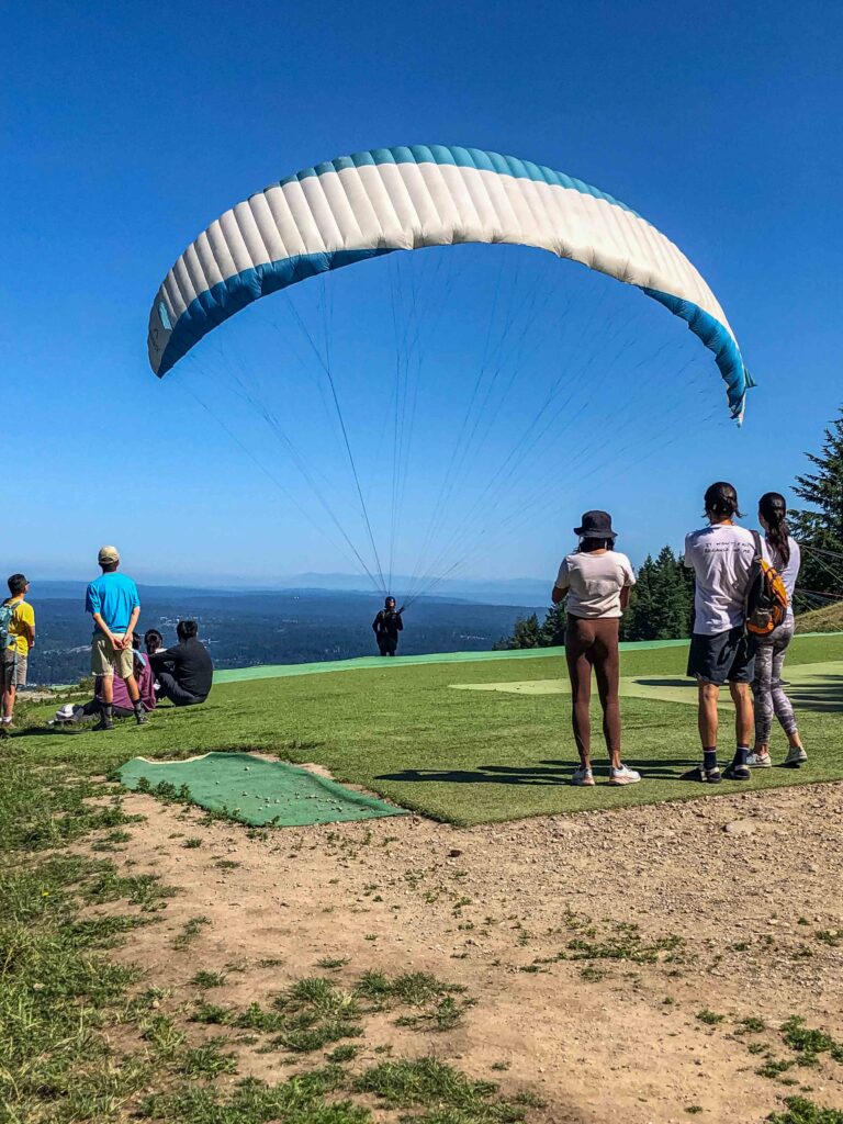 Watching parasailers take off from Poo Poo Point.